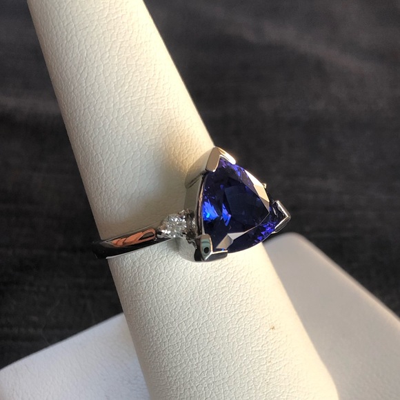 950 platinum 4A tanzanite and diamond ring - Picture 6 of 17